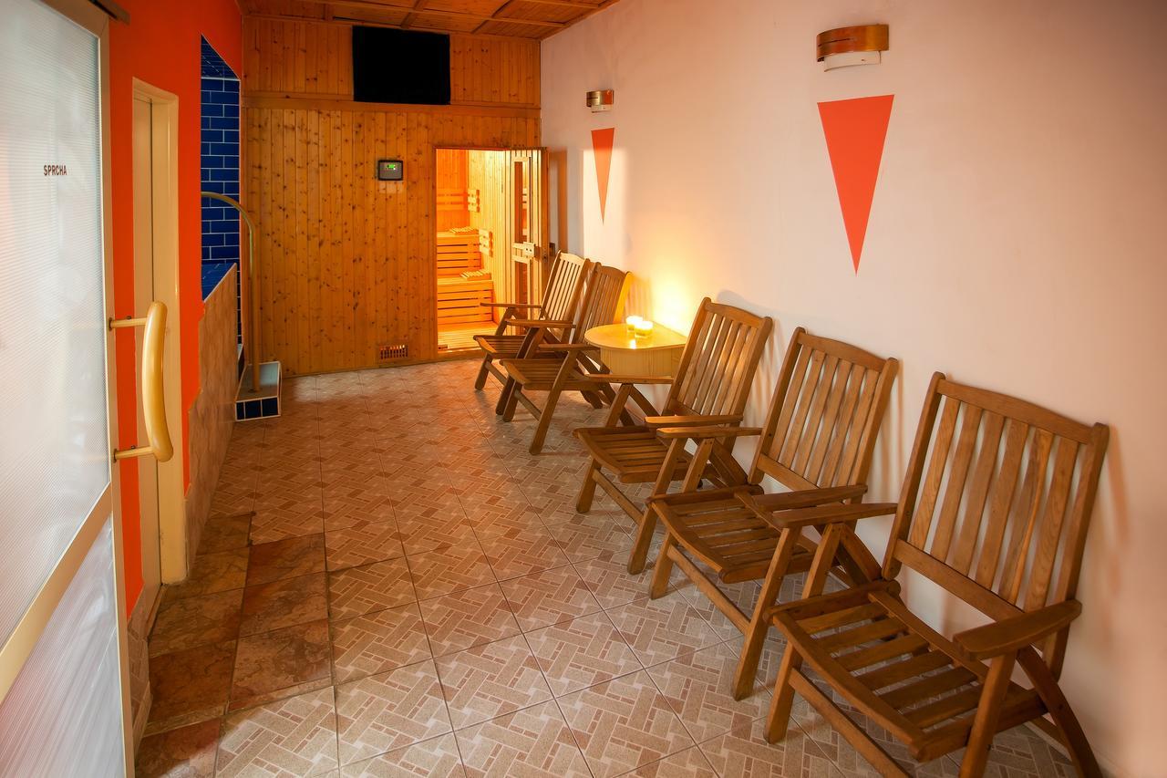 Hotel Centrál Kremnica Buitenkant foto